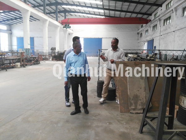 plywood veneer peeling machine.jpg