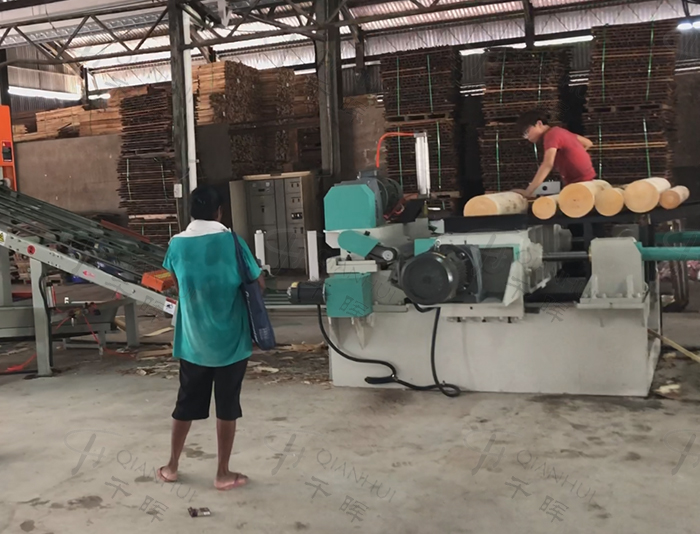 veneer peeler working in Malaysia.jpg