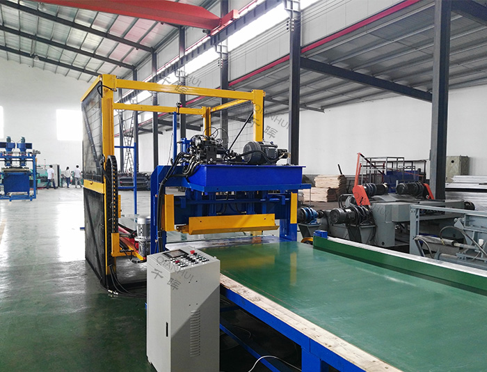 sizing cutter of the plywood forming machine