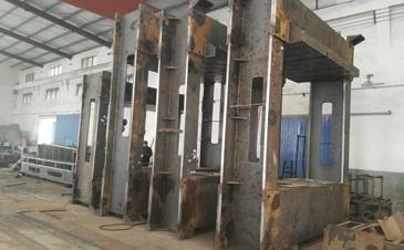 Plywood Hot Press Machine,Cold Press Machine and Hot Press Veneer Dryer Machines In Production