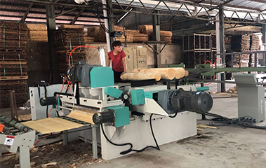 7.5Ton Strong Fast Wood Veneer Peeler with Clipper Working In Malaysia