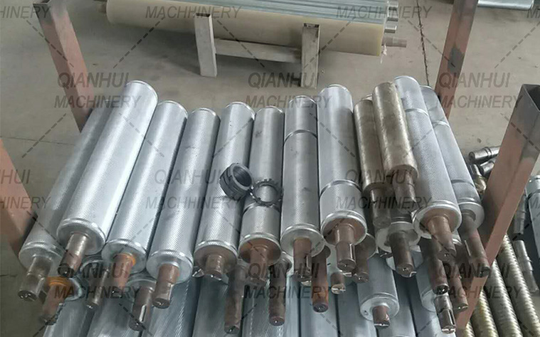 Rollers for veneer peeling machine